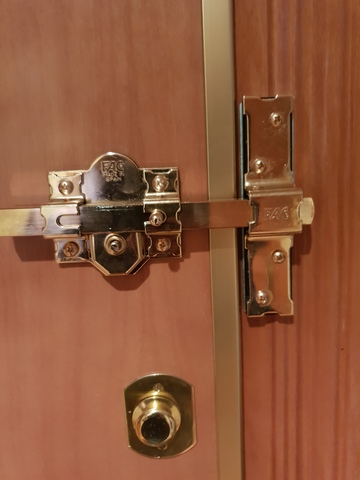 Poner cerrojo fac en puerta metalica